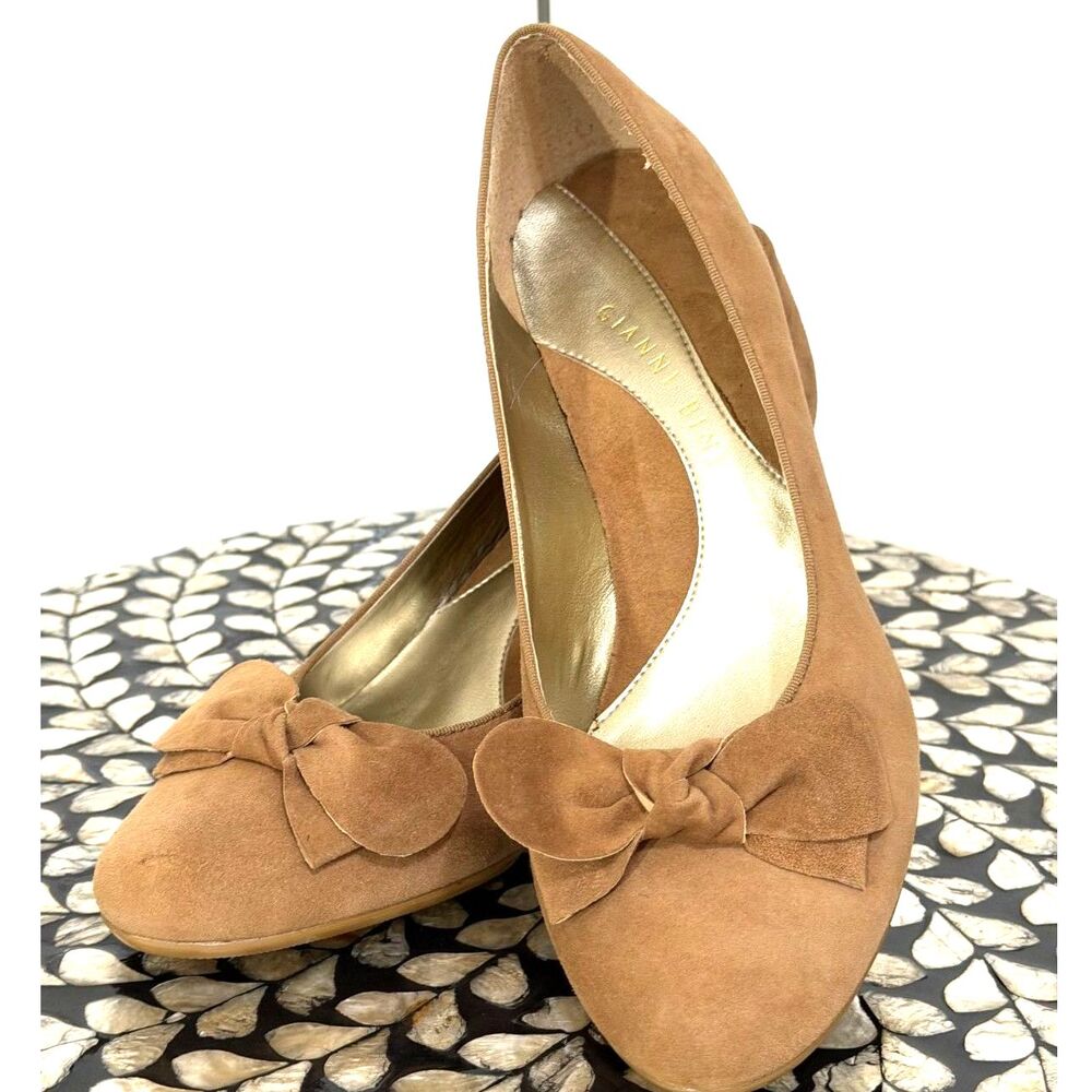 ✨ Gianni Bini Tan Suede Bow Pumps | Kitten Heel - Wood Heel | Size 8 ✨